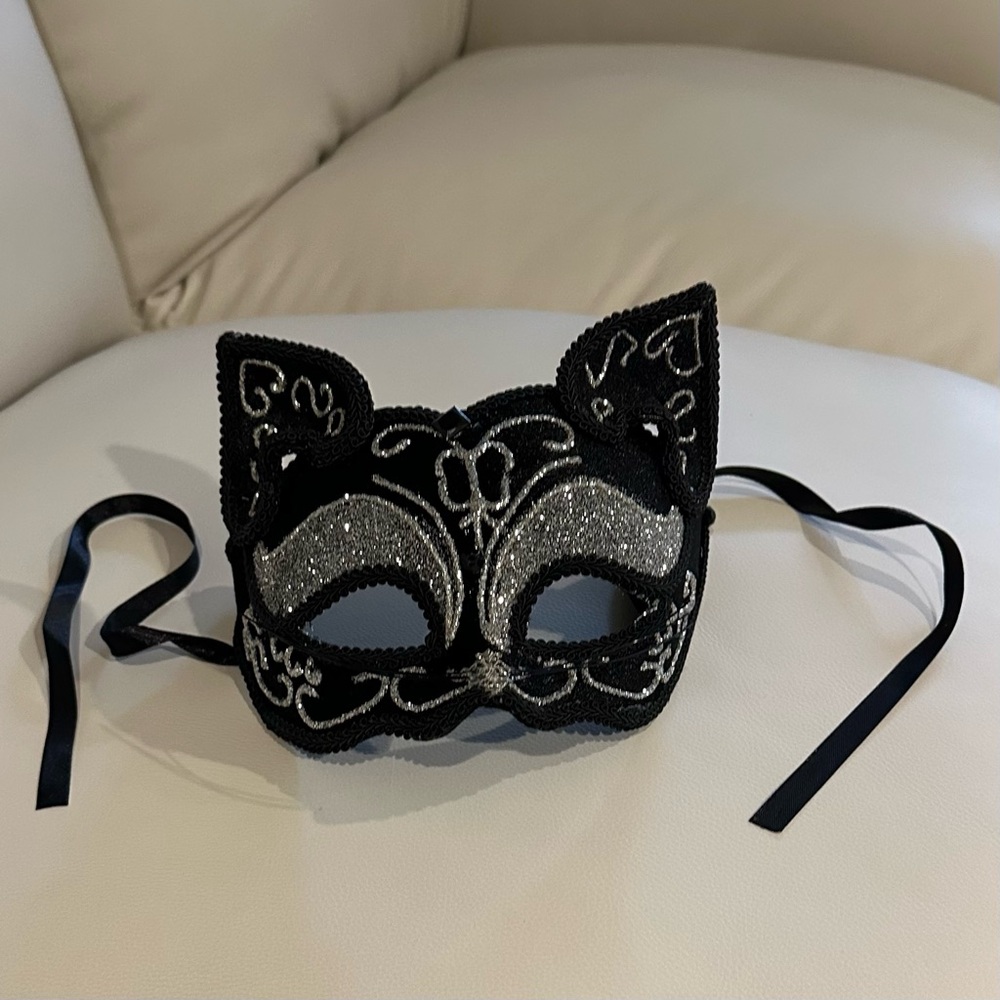 Black and Silver Cat Mask